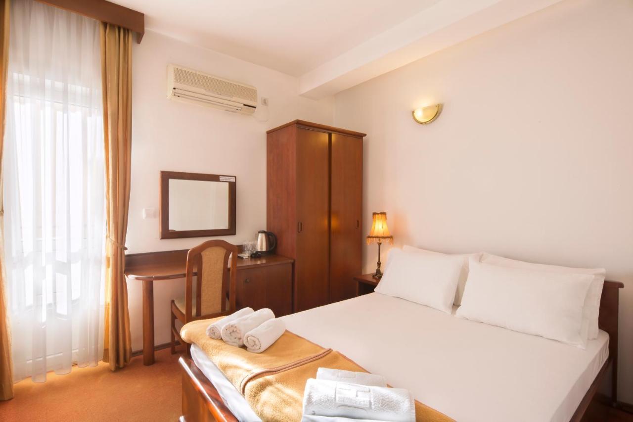Villa Ljubanovic Budva Phòng bức ảnh